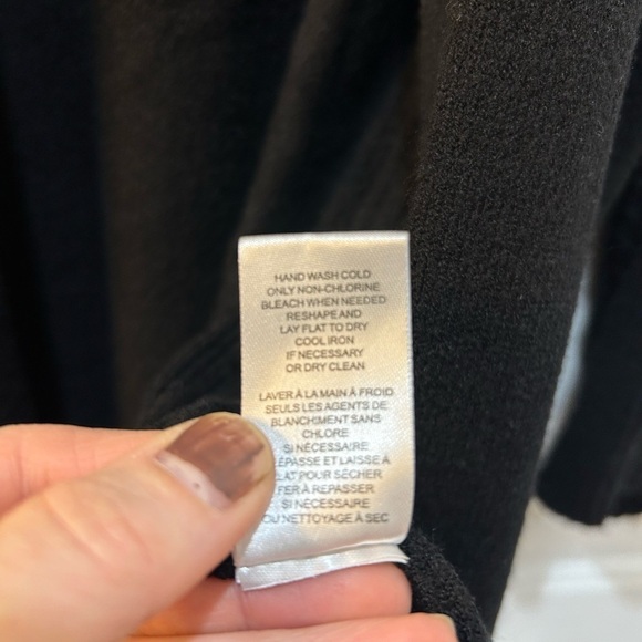 NWT Tahari Blended Black Cardigan Size M Textured Fluted Long Sleeve Preppy - Picture 9 of 9